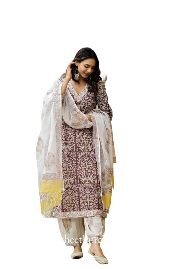 Yashika Women Kurta Set: Fashionably Tradition...